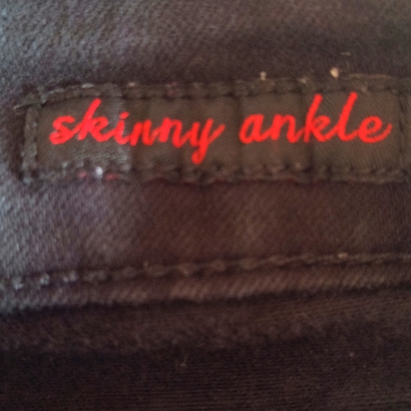 Earl Cropped Jeans, Black with Floral Embroidery on the hip and lower leg - Picture 7 of 7